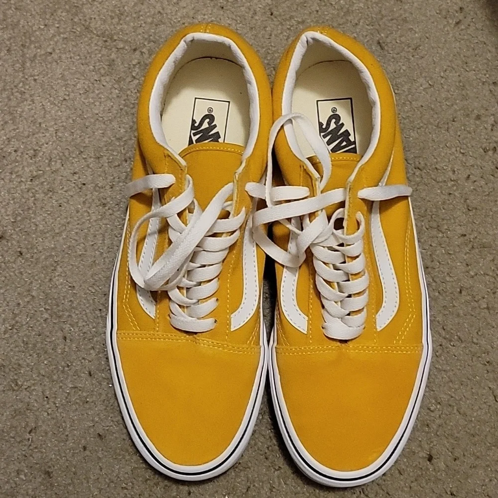 Vans - Picture 1 of 4